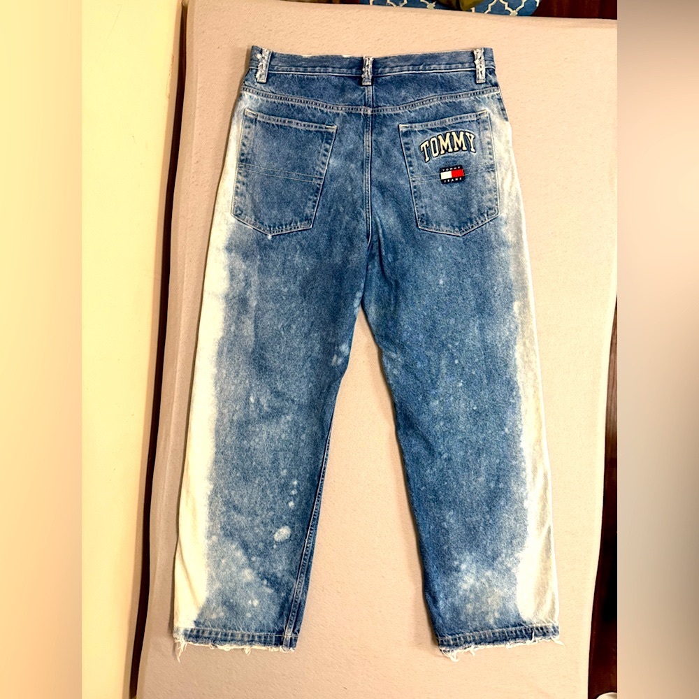 Tommy Hilfiger Vintage Tommy Jeans with Distressing
Baggy Heavyweight Y2K